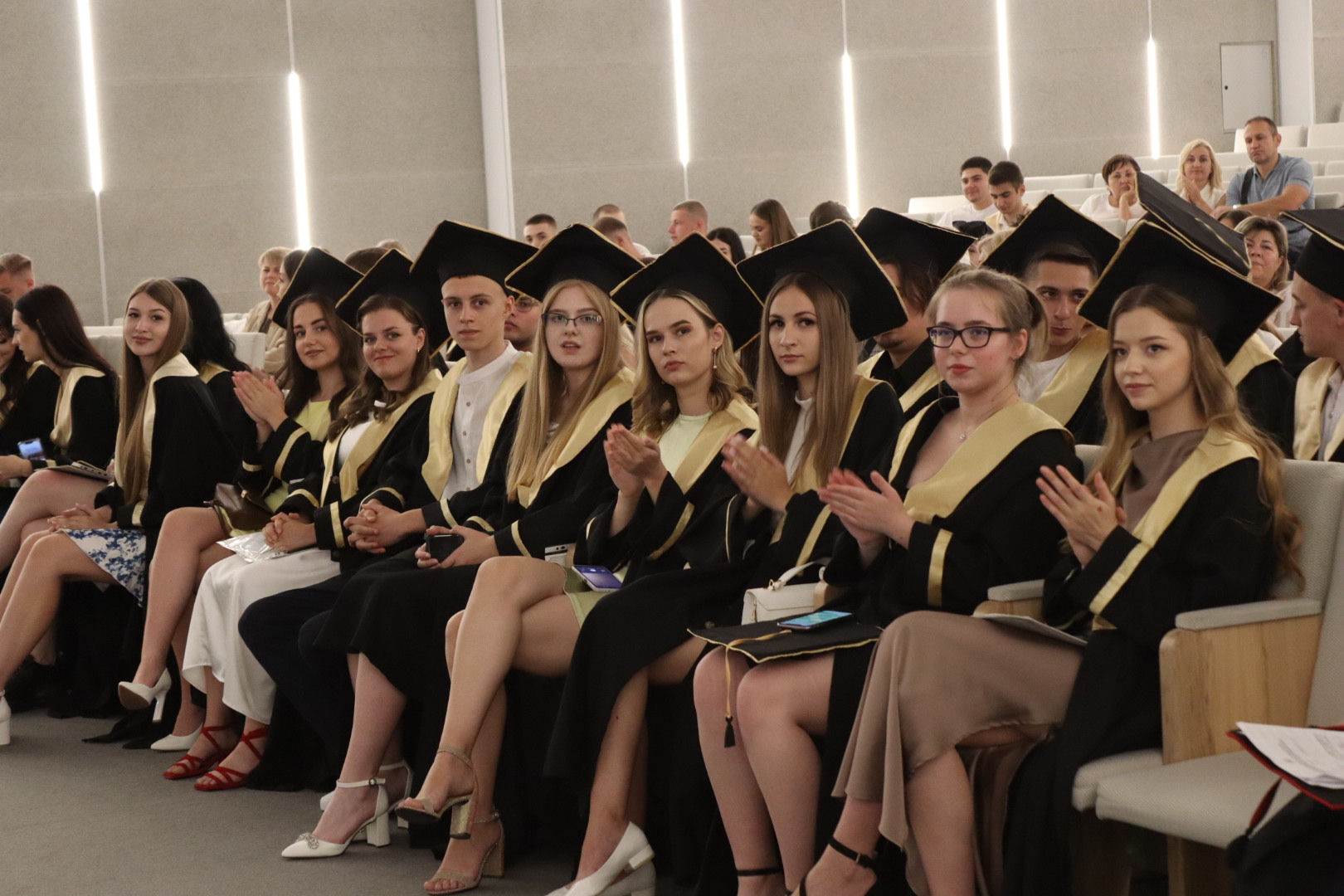 Підкоряти нові вершини вирушили випускники економічного факультету