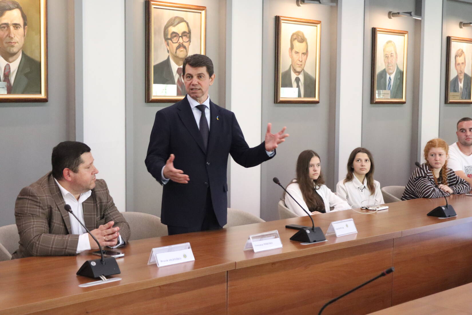 Заступник міністра МЗС України Олександр Міщенко поділився досвідом зі студентами УжНУ