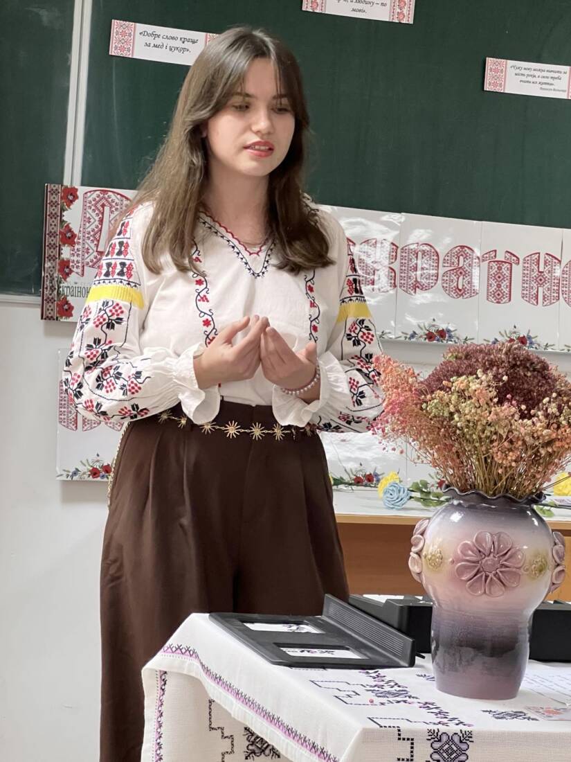 День української писемності та мови Природничо-гуманітарний фаховий коледж УжНУ відзначив із колегами з філологічного факультету