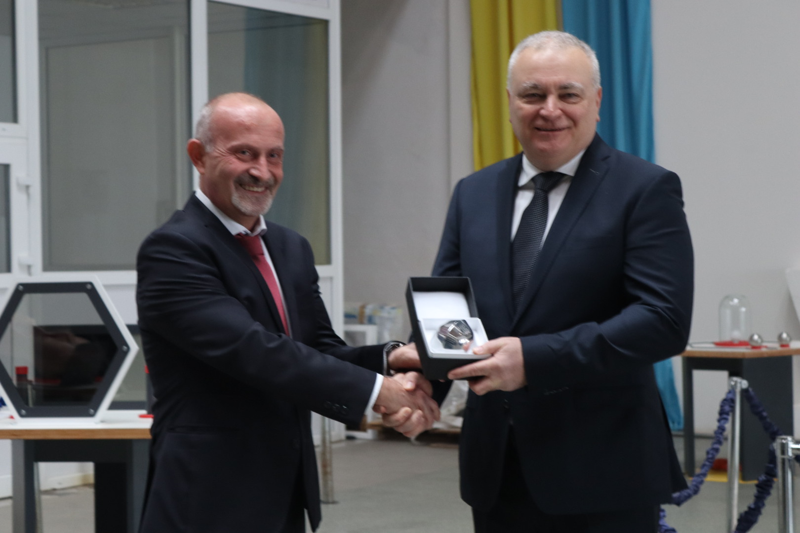 Ужгородський національний університет отримав до 80-річчя унікальну модель Gömböc