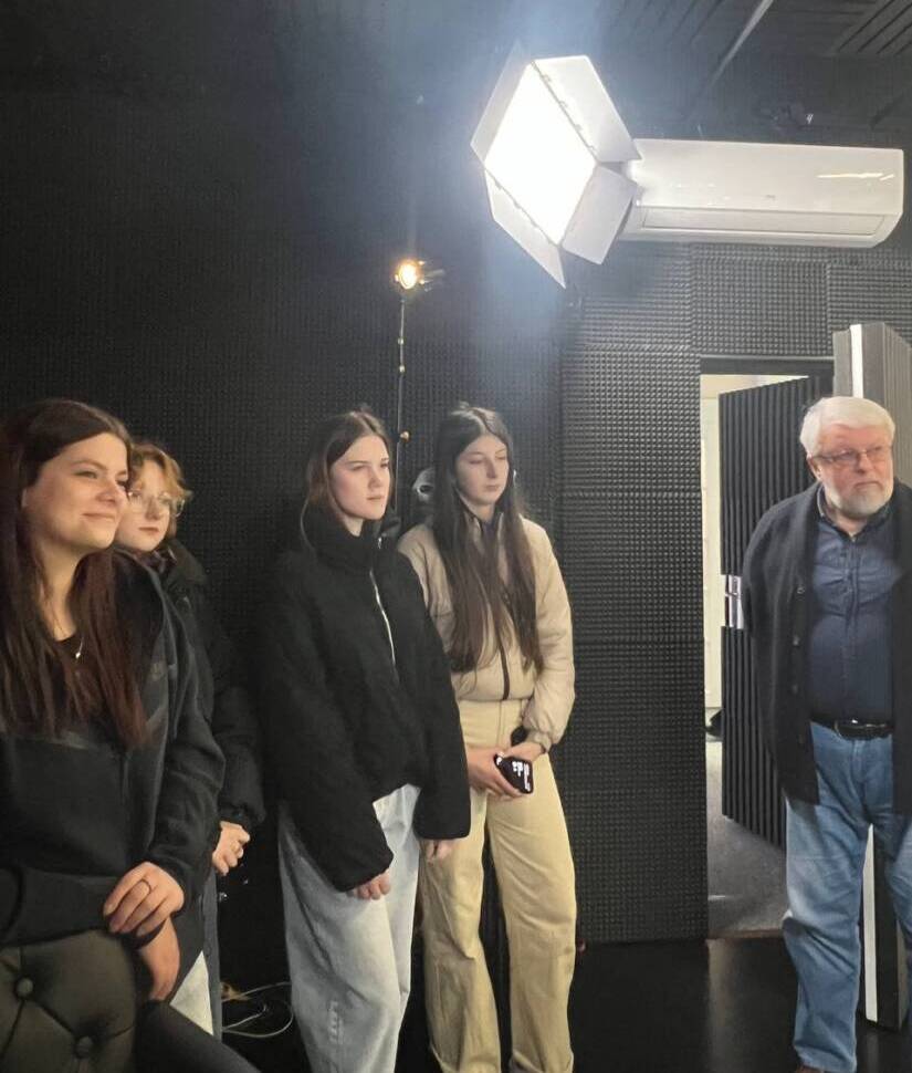 Першокурсники-соціологи вперше відзначили професійне свято воркшопом від досвідчених медійників «TV21 Унгвар»