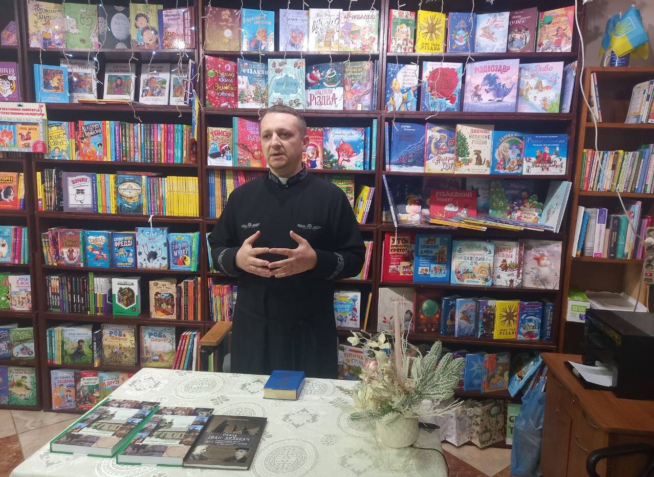 Письменник за прилавком отець Олександр Славець: «Історія – духовний міст між поколіннями»