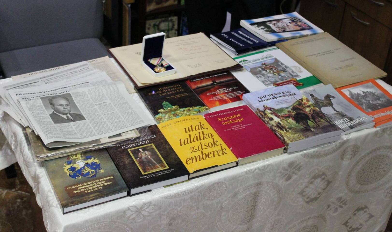 У межах книжкової акції Ласло Зубанич презентував втрачену монографію професора УжНУ Якова Штернберга