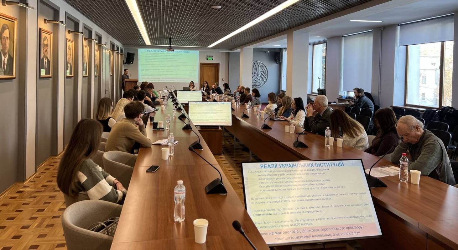 ШІ, плагіат, переклади з іншомовних джерел без цитування: в УжНУ провели круглий стіл з питань академічної доброчесності